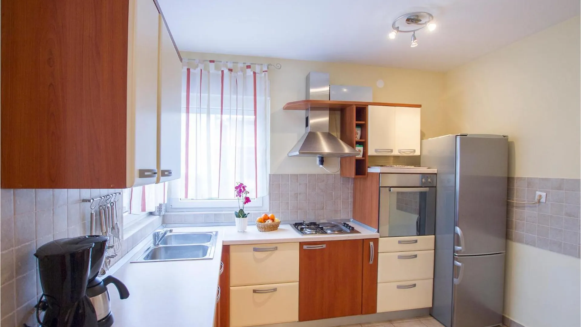 4 Bedroom Beautiful Home In Palit Holiday home