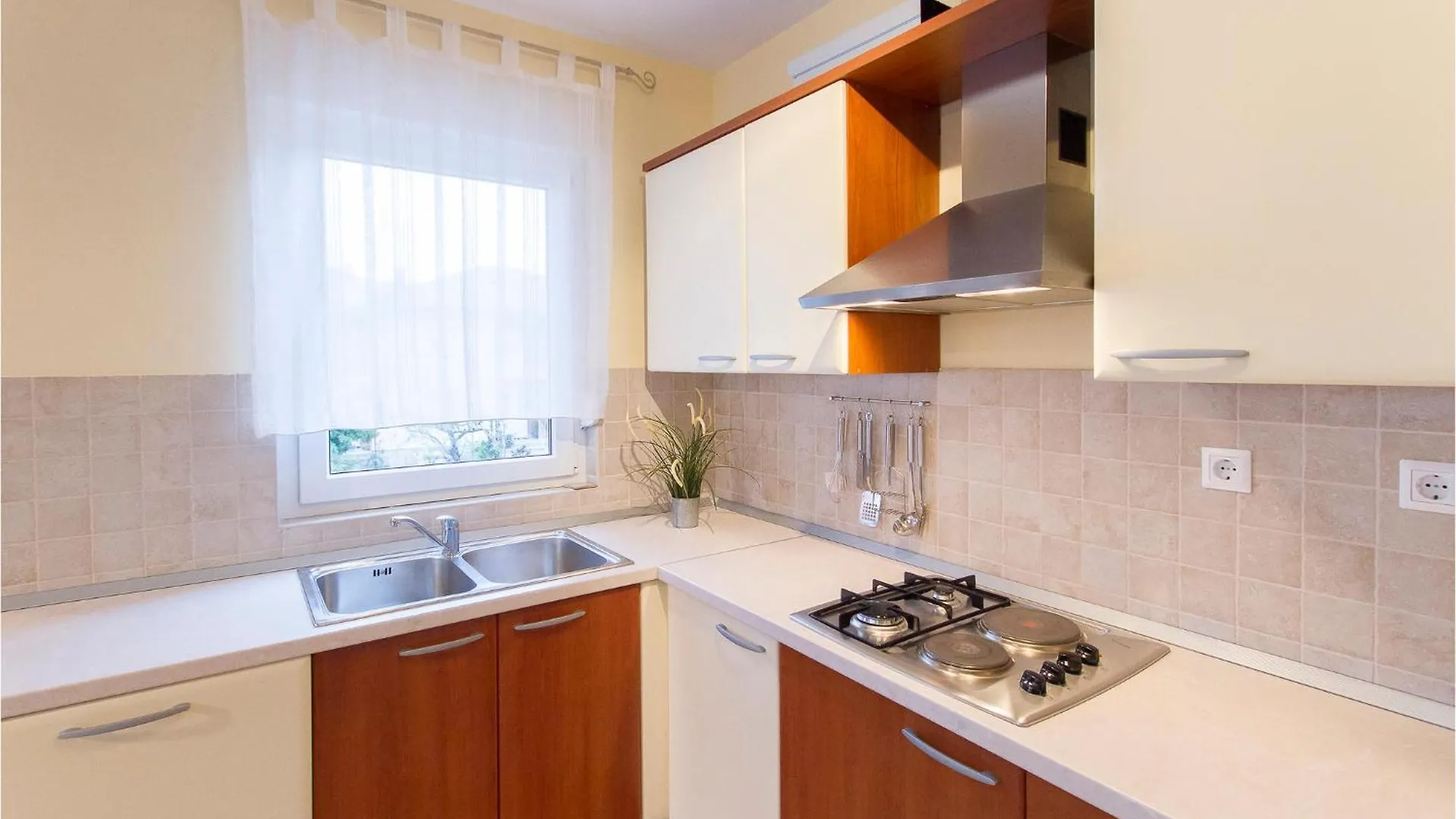 Holiday home 4 Bedroom Beautiful Home In Palit