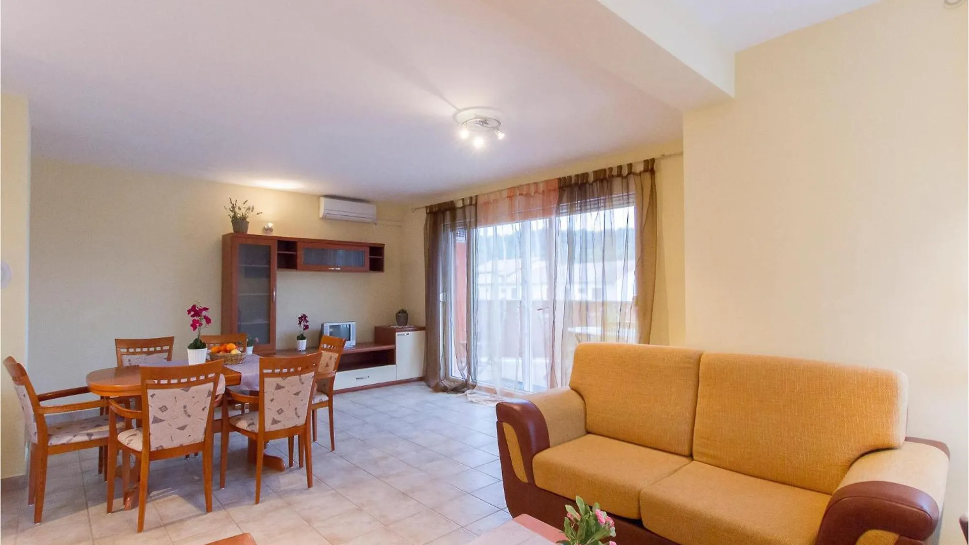 Holiday home 4 Bedroom Beautiful Home In Palit